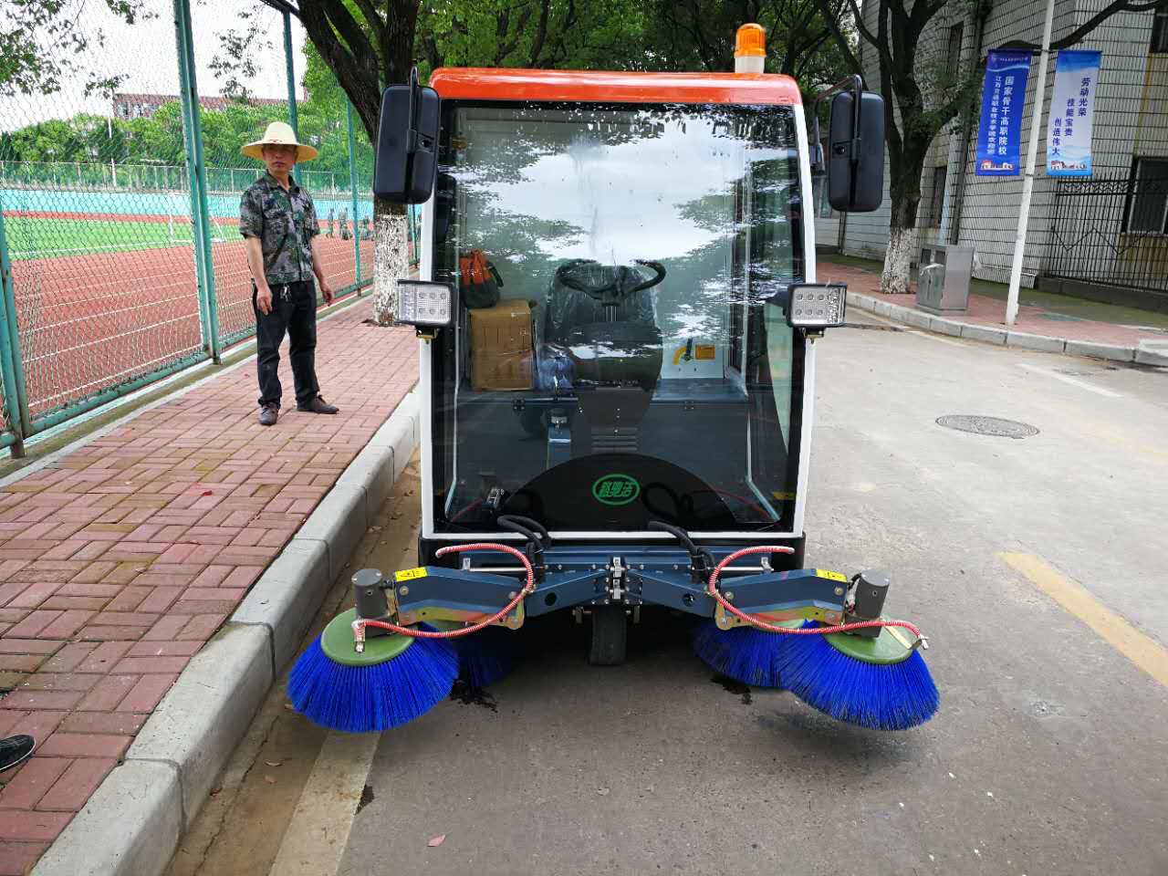 電動掃地車
